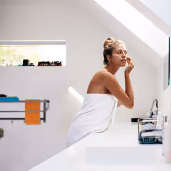 Relaxdays - Porte-manteaux mural avec rangement, penderie à 4 patères, couloir & salle de bain, métal, 25x60x32,5 cm, noir