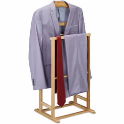 Vous cherchez un moyen élégant de ranger vos vêtements pour qu’il soient sans pli ? Alors cet élégant valet de chambre est fa ...