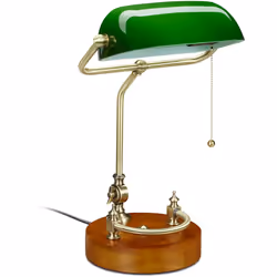Cette lampe de banquier nous plonge dans l’ambiance nostalgique des desannées 20 lorsque ce genre de lampes était courant dan ...