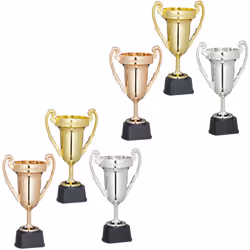 Obtenez le trophée d'or et remettez les autres à leur place. Ce lot de coupes conçu avec passion éveillera l'esprit de compét ...