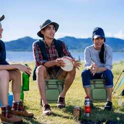 Tabouret de camping avec poche, pliant, sans dossier, pêche, jardin, chaise à transporter, 60x35x35 cm, vert - Relaxdays