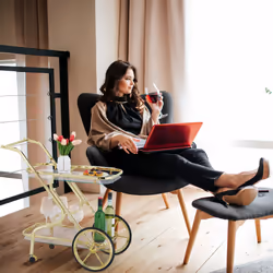 Relaxdays Chariot de service, roulettes et roues, 2 étages, verre et fer, HLP : 80x43x85 cm, desserte roulante, laiton