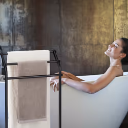 Porte-serviettes, 3 barres, HxLxP : 86 x 51 x 19 cm, antidérapant, salle de bain, chambre, acier, noir - Relaxdays