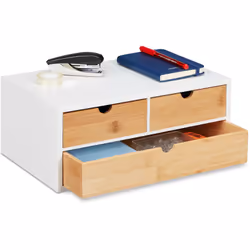 Rangez et organisez votre intérieur à l’aide de ce petit meuble de rangement en bambou et MDF. 3 tiroirs vous permettent de c ...