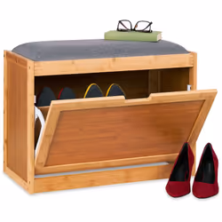 Installez cette jolie armoire à chaussures avec banquette intégrée dans le couloir ou l’entrée pour vous faciliter la vie. As ...