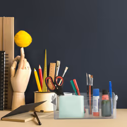 Relaxdays Organiseur à poignée, 4 compartiments, plastique, rangement bureau et cosmétiques, portable, transparent