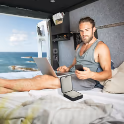 Relaxdays - Coffre-fort nomade avec code, portable, avec câble de sécurité, acier, HxLxP: 6x16x20 cm, noir