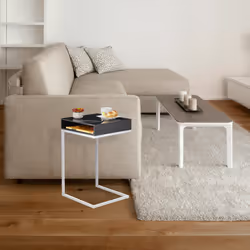 Relaxdays Guéridon, forme de C, HxLxP : 63x37x38 cm, table d’appoint près du canapé, MDF et métal, étagère, noir/argenté