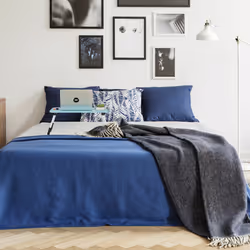Relaxdays - Table de lit, tablette canapé, HxLxP : 26x63x40 cm, support pliable, ordinateur portable, mdf, fer, bleu clair