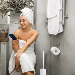 Relaxdays Brosse pour WC avec support mural, séchage rapide, toilettes, réservoir, sans perçage, plastique, blanc-gris