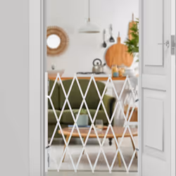 Relaxdays Barrière de sécurité pour chiens, jusqu’à 118 cm, 69-82,5 cm de haut, bambou, escaliers & porte, blanc