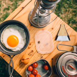 Relaxdays - Lot avec balai pour table, set de 2, balayette & mini pelle, pour cuisine & camping, à accrocher, noir - blanc