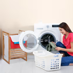 Meuble à linge, cadre en bois de noyer, couvercle, 50 l, pour la salle de bain, hlp 60x40x35 cm, nature/blanc - Relaxdays
