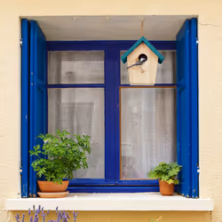 Relaxdays - Cabane à oiseaux décorative, en bois, suspendre, hlp : env. 16 x 15 x 11 cm, jardin et balcon, nature/bleu