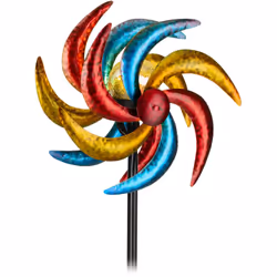 Apportez une touche ludique à votre jardin, terrasse ou balcon avec ce moulin à vent solaire en métal coloré. Conçu pour le p ...