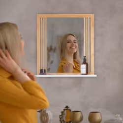 Relaxdays - Miroir avec tablette, bambou & mdf, rectangulaire, HxLxP: 56,5x54x10 cm, à accrocher, nature - blanc