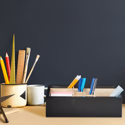 Relaxdays - Organiseur de bureau, 12 compartiments, réglable, bambou & mdf, rangement, HxLxP : 12x30x18 cm, noir - nature