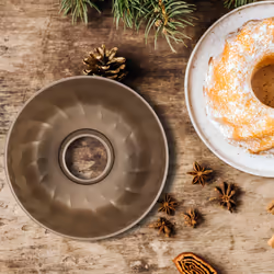 Moule à kouglof, pour divers gâteaux, dimensions h x d : 9 x 25 cm, plat pour savarin, antiadhésif, beige - Relaxdays