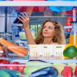 Organiseur de frigo, lot 4, 3x corbeilles, pour vos aliments, avec couvercle, transparent et blanc - Relaxdays