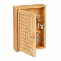 Vous cherchez à accessoiriser votre entrée d’une jolie armoire à clés ? Grâce à ce superbe rangement, vos trousseaux auront d ...