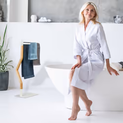 Porte-serviettes, 2 barres, non fixe, acier et mdf, hlp : 78 x 40 x 20 cm, salle de bain, blanc et nature - Relaxdays