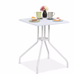 Passez un été inoubliable avec cette magnifique table de jardin à l'aspect bois blanc ! Cette table carrée peut accueillir 4  ...