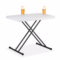 Cette table de camping est parfaitement adaptée pour vos séjours en camping, vos soirées barbecue et vos fêtes. Conçue pour a ...
