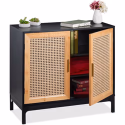 Vous souhaitez apporter une touche élégante à votre intérieur ? Alors cette commode est idéale ! Sa structure noire contraste ...