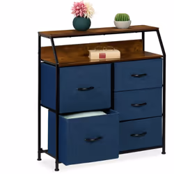 Optimisez votre espace avec cette commode à 5 tiroirs et 2 étagères ouvertes. Les surfaces sont parfaites pour mettre en vale ...