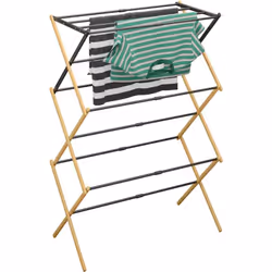 Marre de votre étendoir qui prend toute la place dans le salon ? Alors optez pour cet accessoire peu encombrant ! Cet étendoi ...