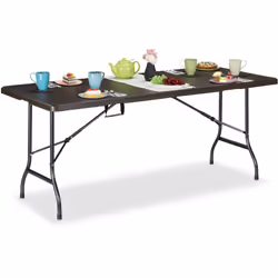 Cette table de jardin est parfaitement adaptée pour vos soirées barbecue et vos fêtes. Conçue pour accueillir confortablement ...