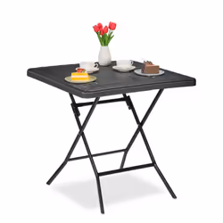 Profitez pleinement de l’été avec cette magnifique table de jardin. La table carrée peut accueillir jusqu'à 4 personnes et es ...