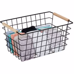 Ce panier en métal est un vrai panier à tout faire et offre un espace de rangement pour vos accessoires. Portable grâce aux 2 ...