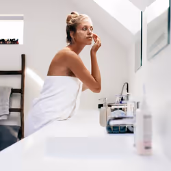 Porte-savon liquide, 300 ml, rechargeable, salle de bain, distributeur shampoing, pompe en inox, rond, blanc - Relaxdays
