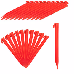 Si vous souhaitez fixer une bâche ou une tente dans le sol, ce lot de 32 piquets de fixation peuvent vous être utiles. Non se ...