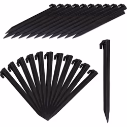 Si vous souhaitez fixer une bâche ou une tente dans le sol, ce lot de 32 piquets de fixation peuvent vous être utiles. Non se ...