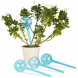 Personne n’aime retrouver ses plantes mortes en rentrant des vacances. Ce lot de 4 globes d’arrosage vous aide à maintenir vo ...
