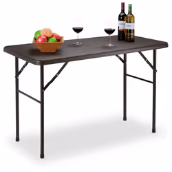 Si vous voulez jouir pleinement du jardin en été avec des amis et la famille, alors cette table est indispensable. Quatre per ...