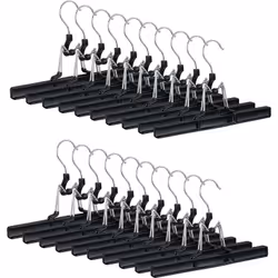 Vous souhaitez avoir une vue d’ensemble et vos jupes et pantalons toujours à portée de main? Optez pour ce lot de cintres-pin ...