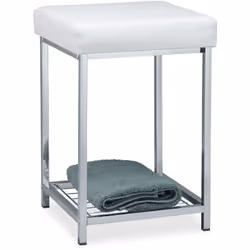 Ce tabouret peu encombrant avec un siège rembourré séduit par la combinaison de son cadre chromé et du revêtement en simili c ...