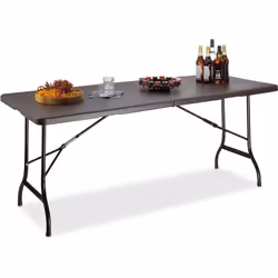 Cette grande table de jardin pliable BASTIAN se plie facilement et est facile à transporter grâce aux poignées sur les côtés. ...