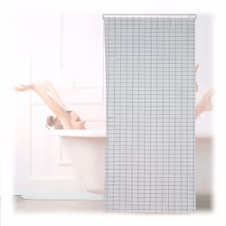 Profitez d'un bain relaxant ou d'une douche rafraîchissante à l'abri des regards derrière ce magnifique rideau de douche à mo ...