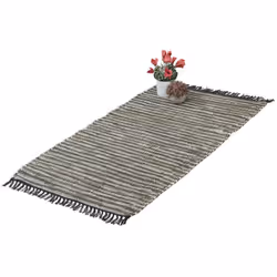 Ce tapis très esthétique viendra décorer votre couloir, votre salon ou votre chambre en ajoutant une touche de confort. Tissé ...