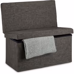 Faites un peu d'ordre et remplissez ce grand pouf de rangement avec des journaux, des jouets, des coussins ou d'autres objets ...