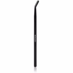 Vous voulez parfaire vos sourcils « on fleek » ? Le pinceau sourcils biseauté Catrice Lift Up est doté d'une tête biseautée e ...