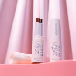 Essence Satin Glow 3,5 g 05 Chai There! Brillant - Vue supplémentaire 8