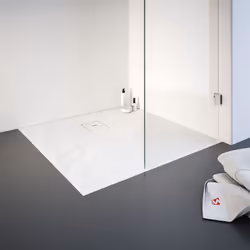 Bac de douche de plain-pied en résine minérale, cadre, effet pierre blanche Un receveur de douche est une solution idéale pou ...