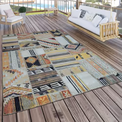 Les motifs gais sont le thème principal de cette collection. Ces tapis haut de gamme arborent aussi bien des motifs orientaux ...