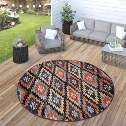 Les motifs gais sont le thème principal de cette collection. Ces tapis haut de gamme arborent aussi bien des motifs orientaux ...