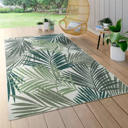 Gais et ornés d'influences ethniques, ces tapis d'intérieur et d'extérieur apportent une touche estivale exotique à votre ter ...